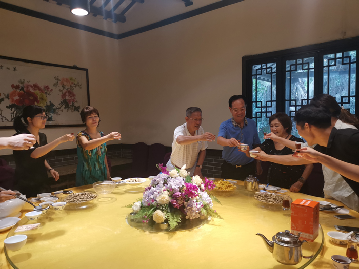 【賽思達烤箱】酒協(xié)一行訪農(nóng)莊，把盞言歡敘佳情